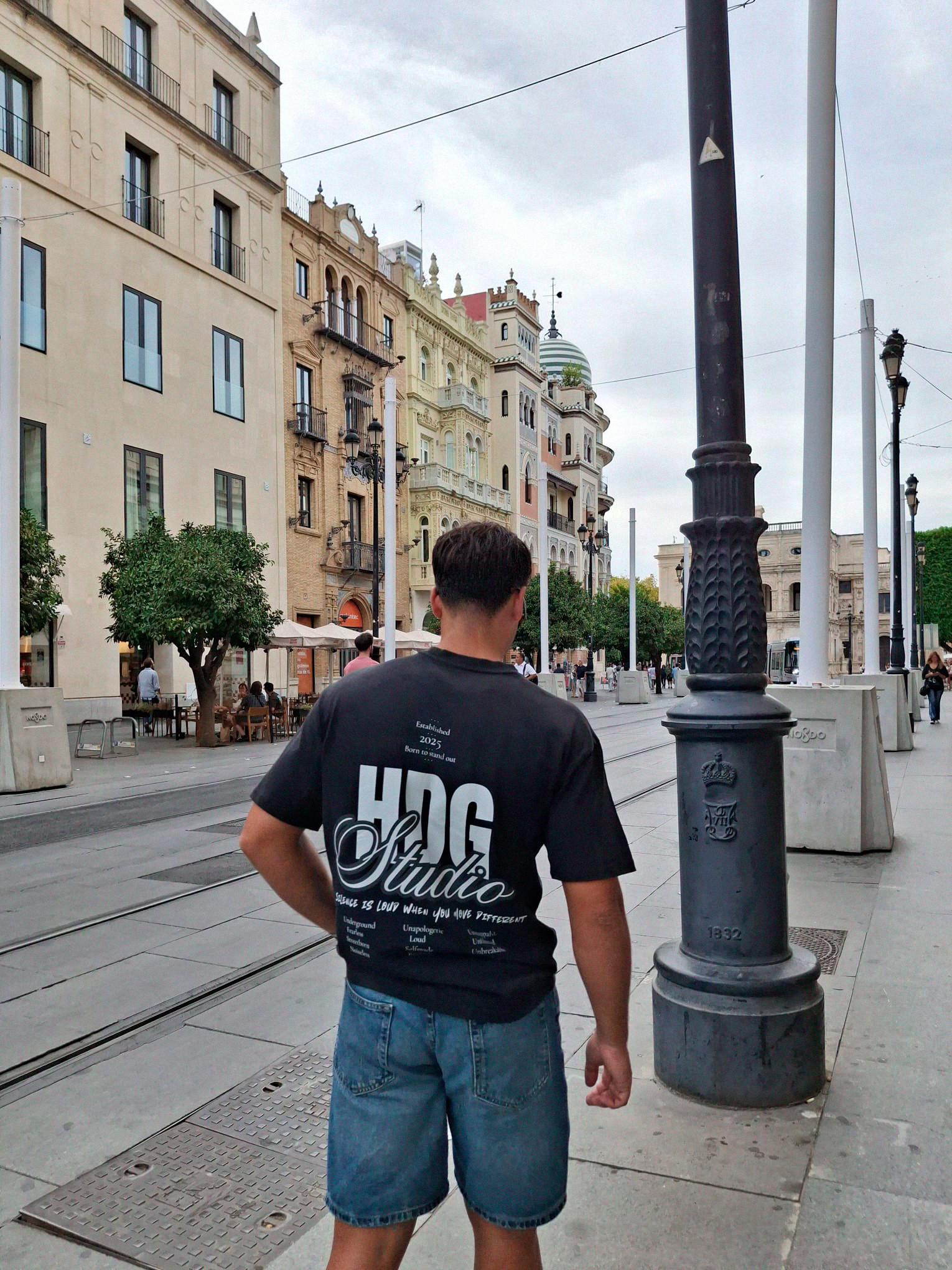 HOODIG'S OVERSIZED PREMIUM STUDIO